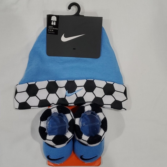 Nike Soccer ⚽ Hat and Bootie Set 0-6 months - Picture 1 of 3
